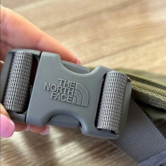 The North Face Olive Waist Bag - Picture 5 of 11